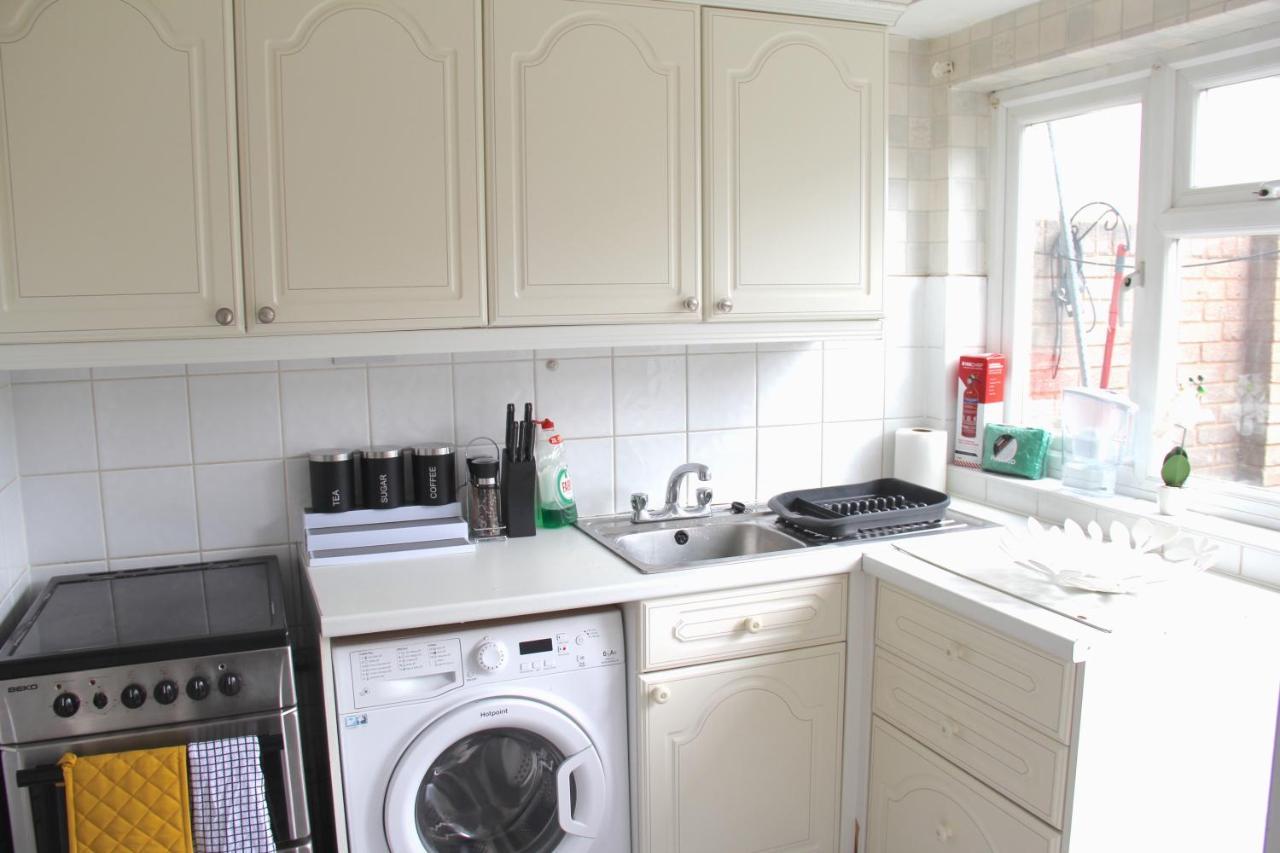 런던 Coolfin House-Close To Excel, Contractors, Relocators, Paid Parking 빌라 외부 사진