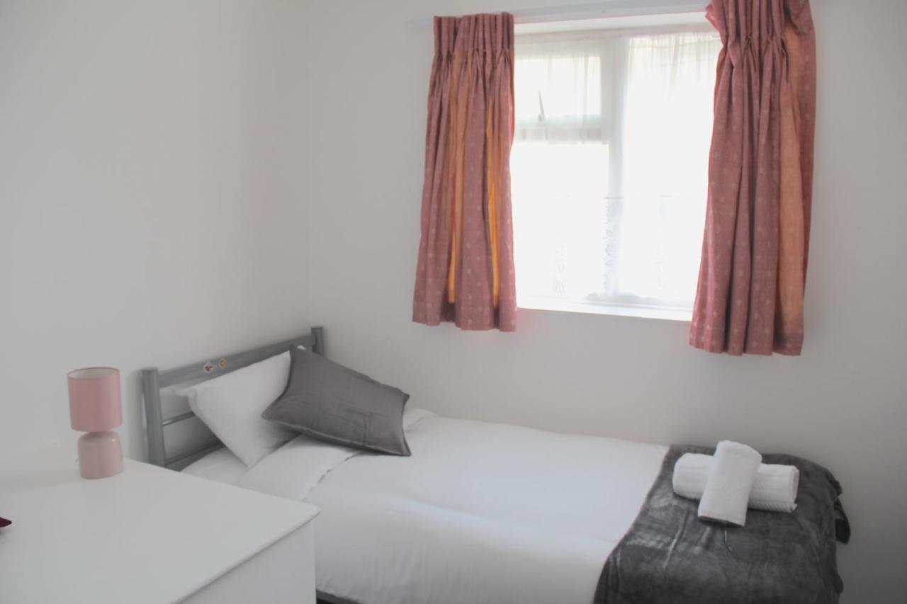 런던 Coolfin House-Close To Excel, Contractors, Relocators, Paid Parking 빌라 외부 사진